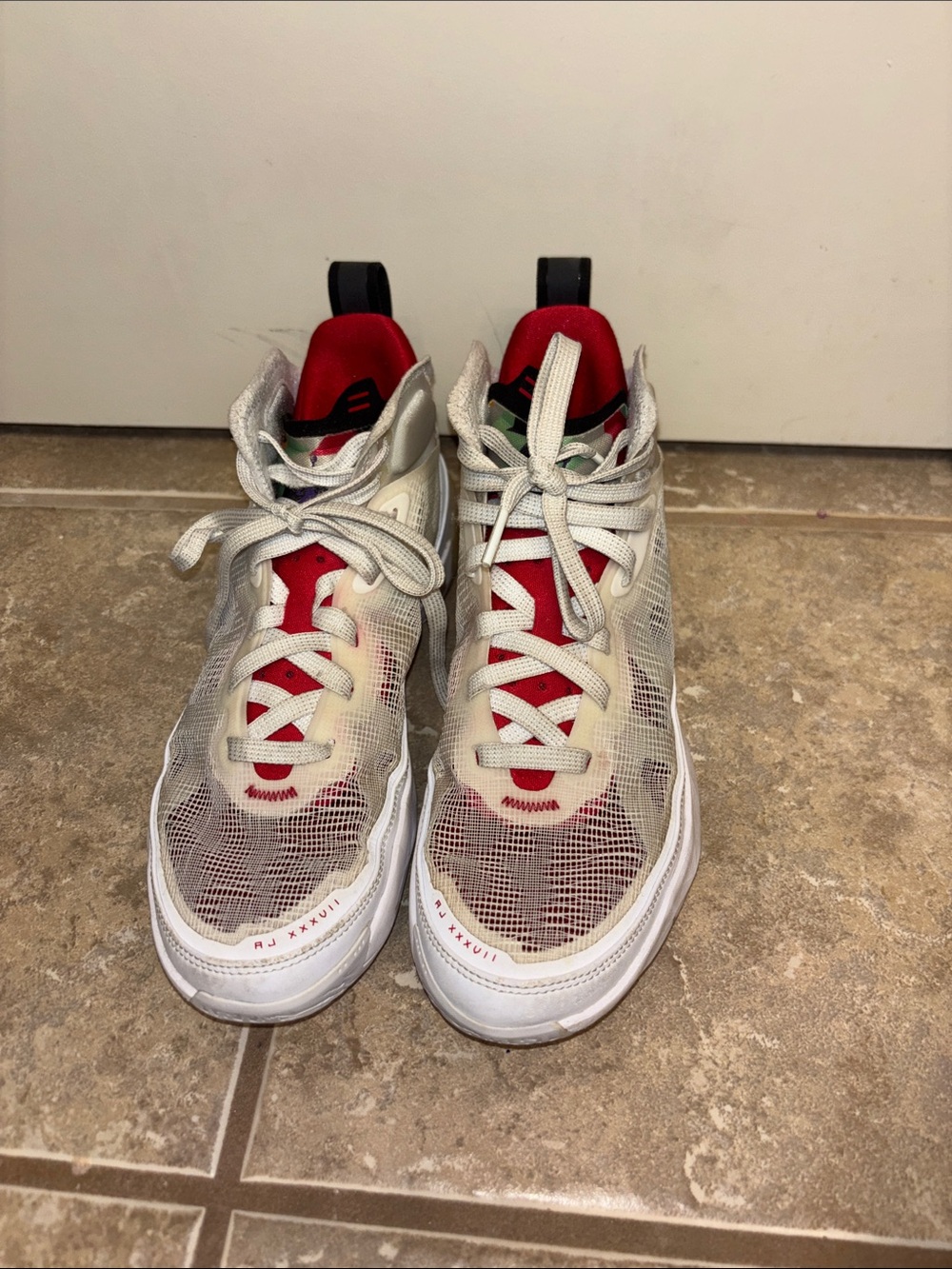 Jordan XXXVII GS Kids basketball Sneakers - White and Red 6 6Y